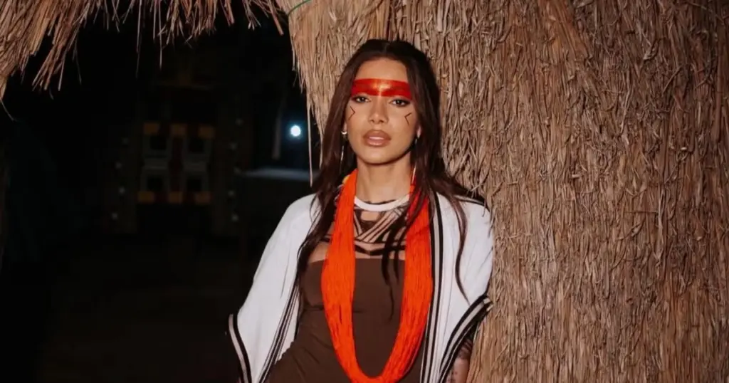 Anitta em aldeia no Xingu (Divulgação)
