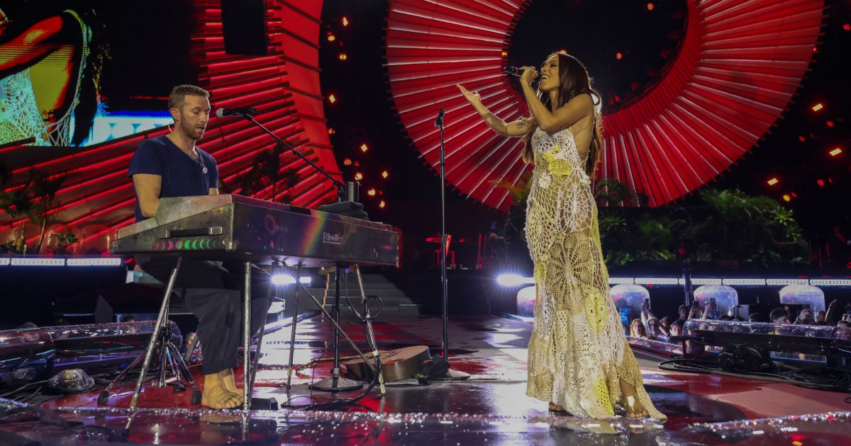 Chris Martin e Anitta