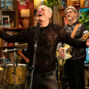 Ney Matogrosso canta no Tiny Desk Brasil