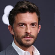 Jonathan Bailey, considerado o homem mais bonito do mundo