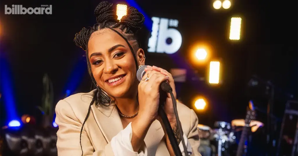 Lourena lança o projeto "Acústico - Estúdio Billboard". Crédito: Divulgação.