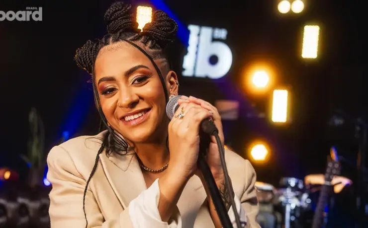 Lourena lança o projeto "Acústico - Estúdio Billboard". Crédito: Divulgação.