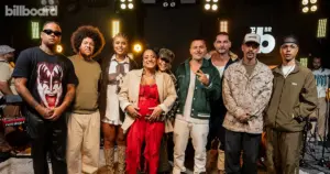 Lourena (centro) com os convidados do "Acústico - Estúdio Billboard": Major RD, Jean Cabelera, Budah, Azzy, 3030 e Sant. Crédito: Divulgação.