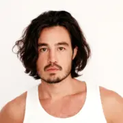 Tiago Iorc apresenta Première do Latin Grammy 2025