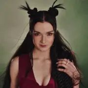 Poppy (Reprodução/YouTube)