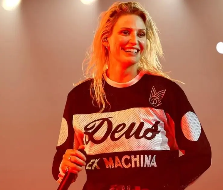 Emily Armstrong em performance ao vivo (Instagram/@emilyarmstrong)