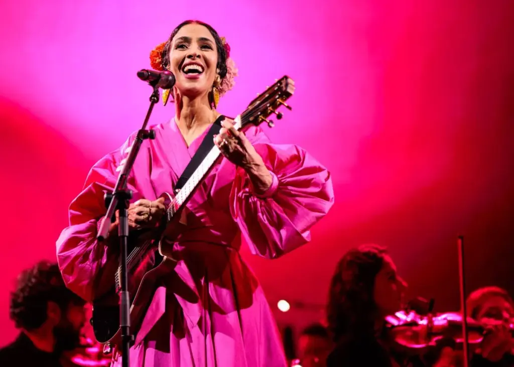 Marisa Monte estreia Phonica em São Paulo ovacionada e apoteótica 1 Marisa Monte apresenta Phonica em São Paulo (Brazil News)