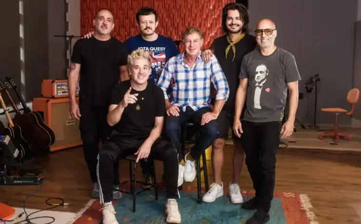 Jota Quest e o cantor e compositor Flávio Venturini (Flavio Charchar/ Divulgação)