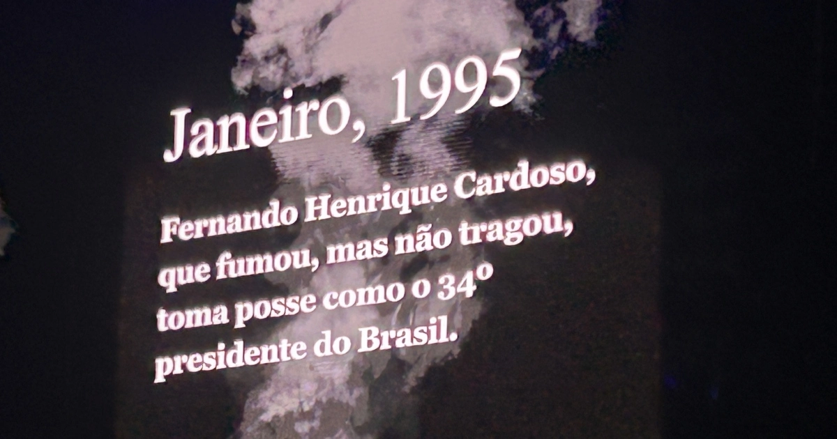 Telão do Show "A Última Ponta - Planet Hemp" contextualiza a história do Brasil com a história da banda (Alexandre de Melo)