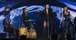 Dua Lipa durante apresentação no Morumbis. Crédito: Iris Alves/Divulgação