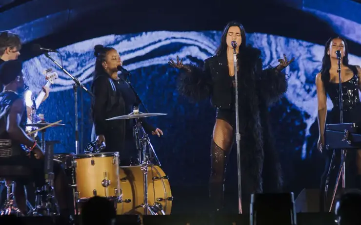 Dua Lipa durante apresentação no Morumbis. Crédito: Iris Alves/Divulgação