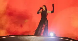 Dua Lipa durante apresentação no Morumbis. Crédito: Iris Alves/Divulgação