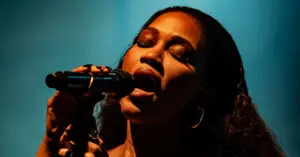 Luedji Luna se apresentando no Sesc Jazz (Sérgio Fernandes)