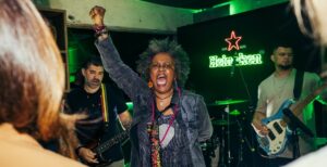 Sandra Sá na watch party da Heineken ( @apenastoni)