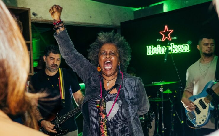 Sandra Sá na watch party da Heineken ( @apenastoni)