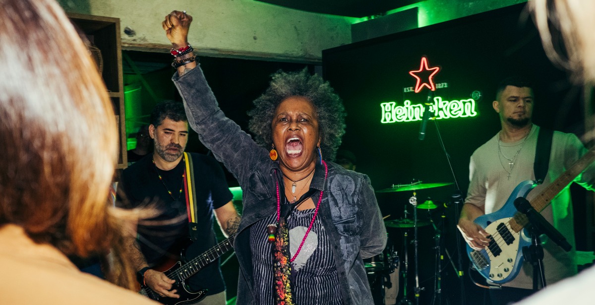 Sandra Sá na watch party da Heineken ( @apenastoni)