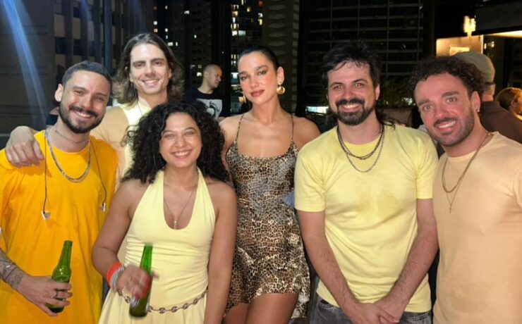 Dua Lipa com Grupo Versão