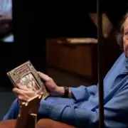 Lenine em cena do filme 'Eita'