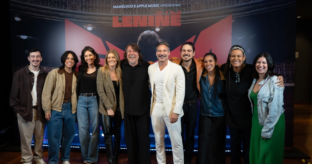 Lenine e equipe Altafonte em evento de pré-lançamento do álbum EITA (Divulgação)