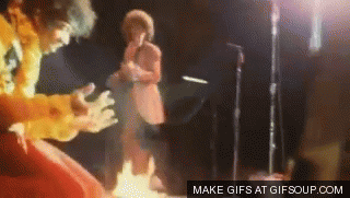 Jimi Hendrix vive: guitarristas explicam o legado do gênio 29 Hendrix põe fogo na guitarra