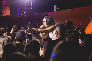 Ivete Sangalo canta durante o Clareou em Salvador (Diego Padilha)