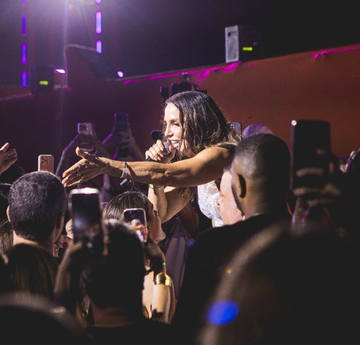 Ivete Sangalo canta durante o Clareou em Salvador (Diego Padilha)