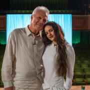 Pedro Bial e a cantora Rosalía