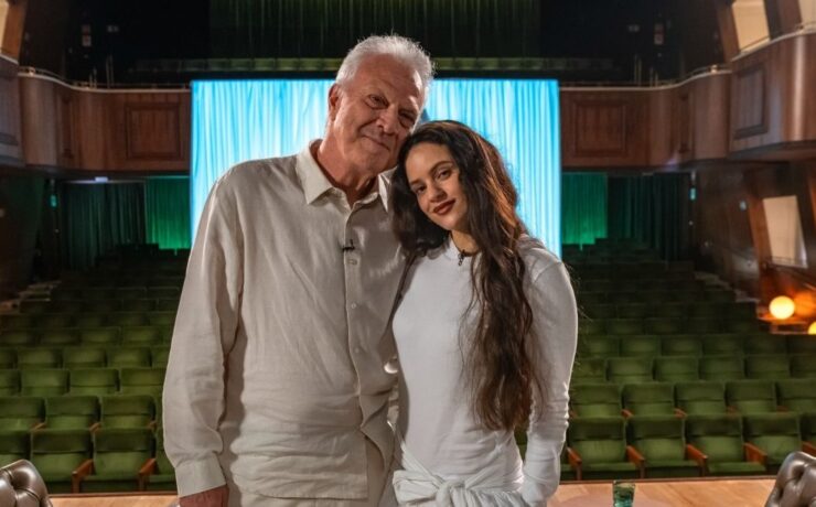 Pedro Bial e a cantora Rosalía