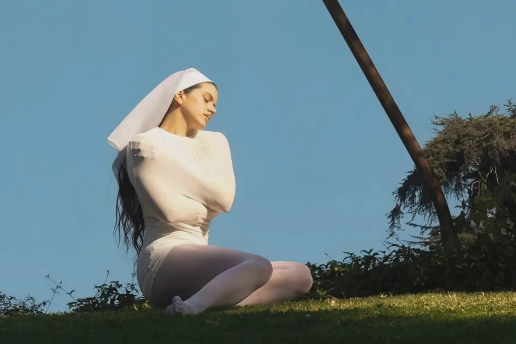 Imagem de "Lux", disco de Rosalía (divulgação)