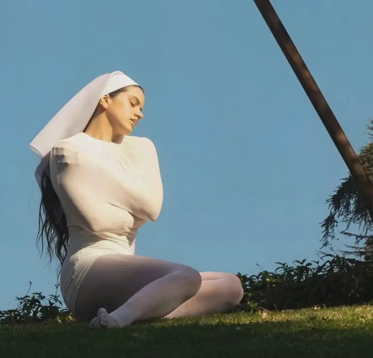 Imagem de "Lux", disco de Rosalía (divulgação)