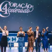 Parte do elenco da novela sertaneja "Coração Acelerado" durante a CCXP 2025 (Divulgação)
