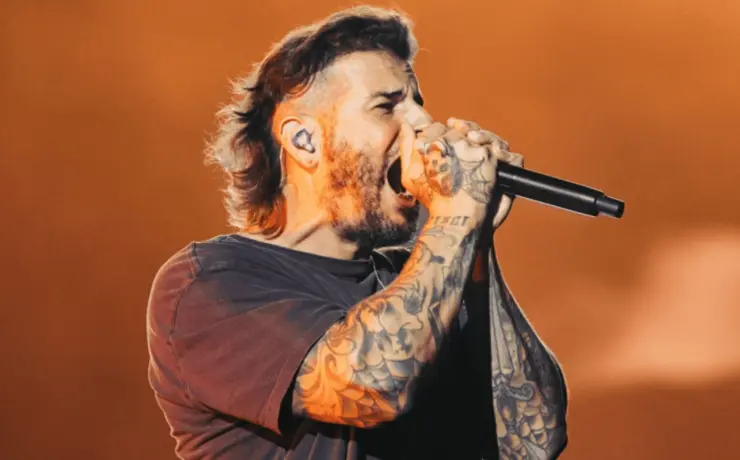 M.Shadows em show do Avenged Sevenfold no palco Mundo do Rock in Rio (DIvulgação)