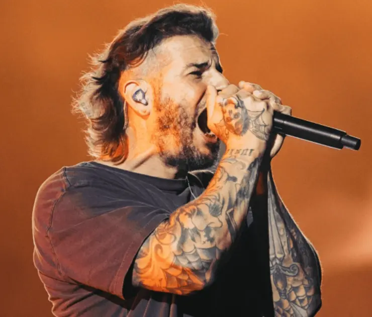 M.Shadows em show do Avenged Sevenfold no palco Mundo do Rock in Rio (DIvulgação)