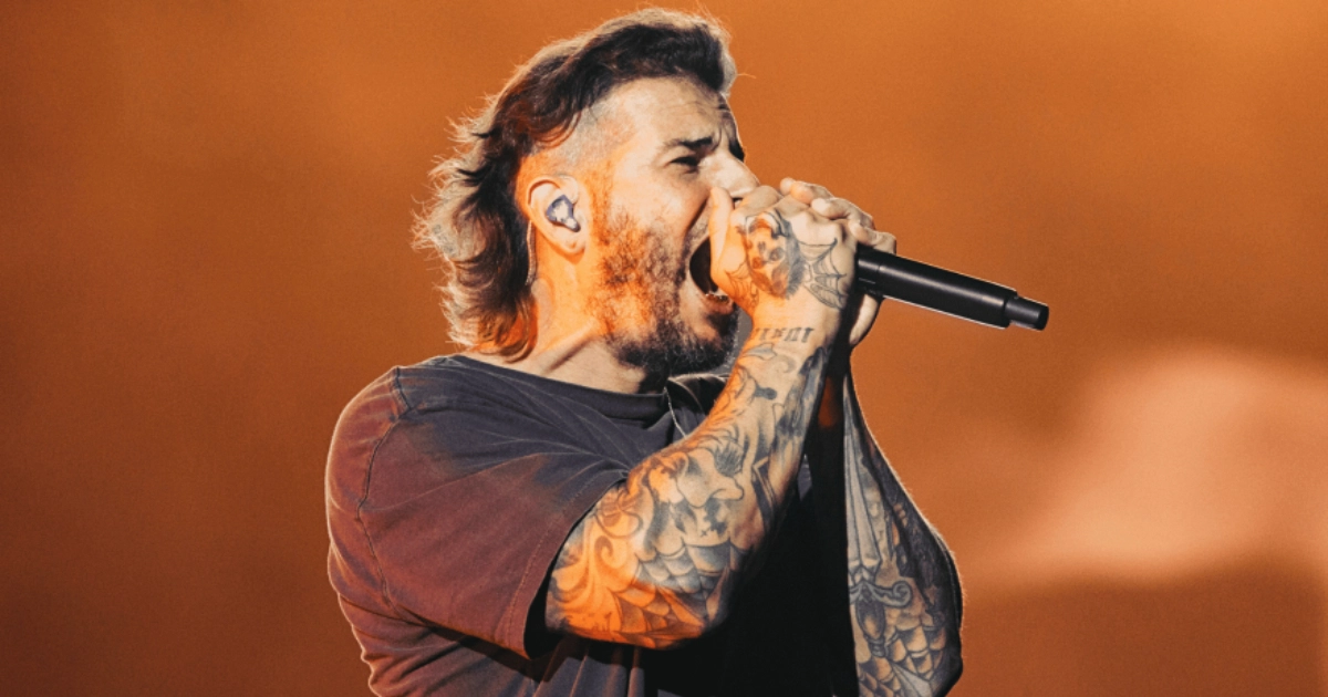 M.Shadows em show do Avenged Sevenfold no palco Mundo do Rock in Rio (DIvulgação)