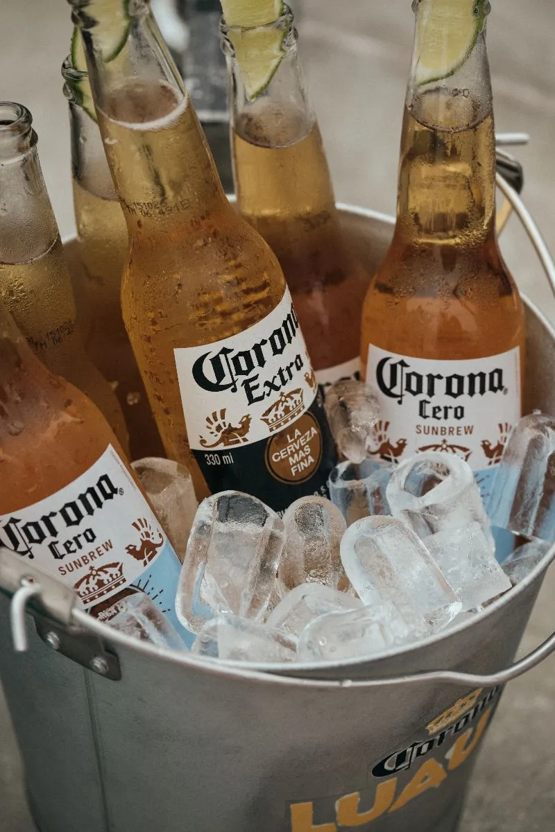 Corona faz 100 anos (Rafa Leforte)