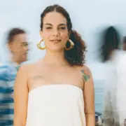 Céu na gravação do Corona Luau MTV 2025, em Maresias (Rafa Leforte)