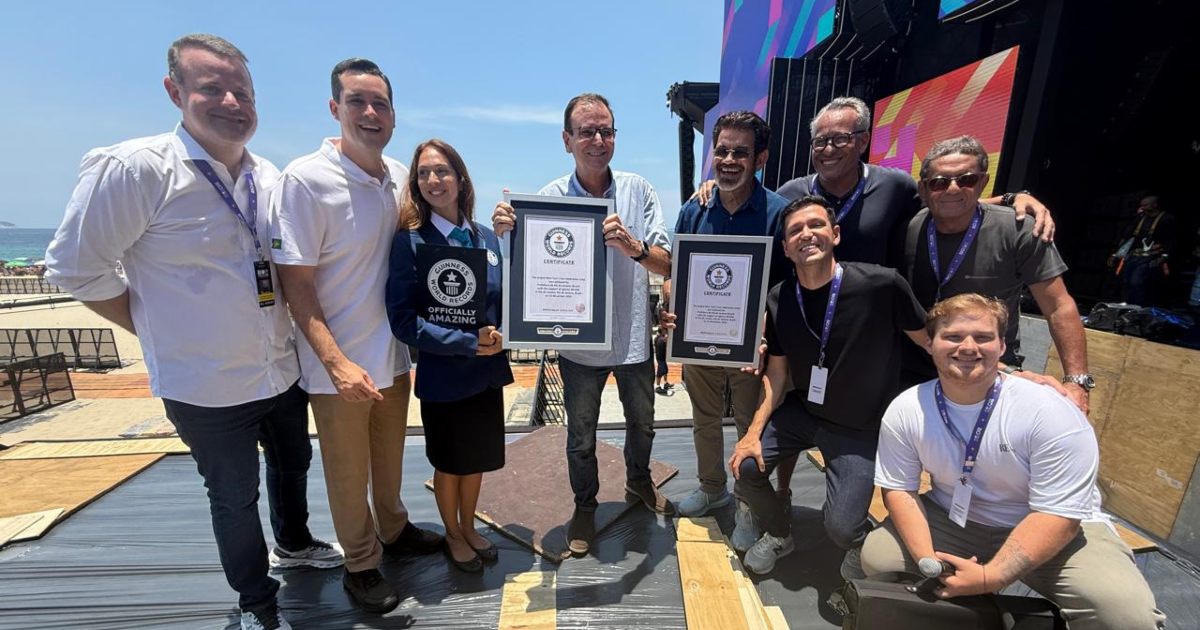 Eduardo Paes, prefeito do Rio, recebe certificado do Guinness Book