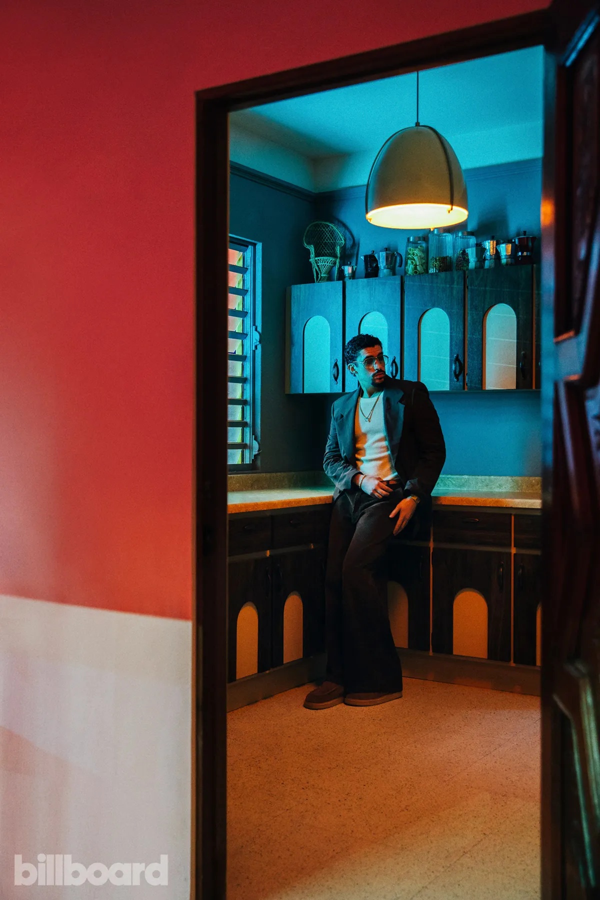 Terno, cinto e bolsa ERL, sapatos Marni.Diwang Valdez