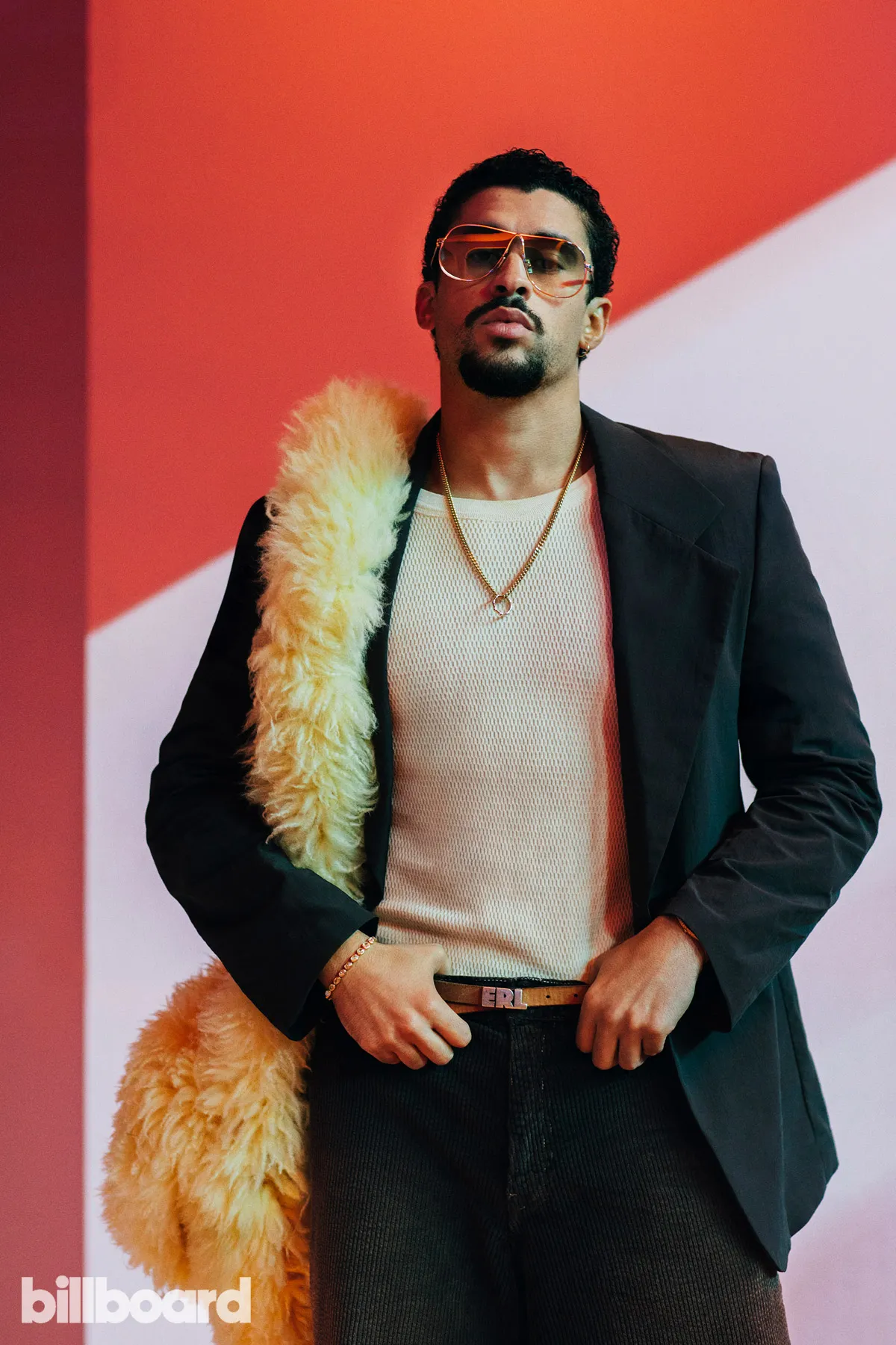 Terno, cinto e bolsa ERL.(Diwang Valdez)