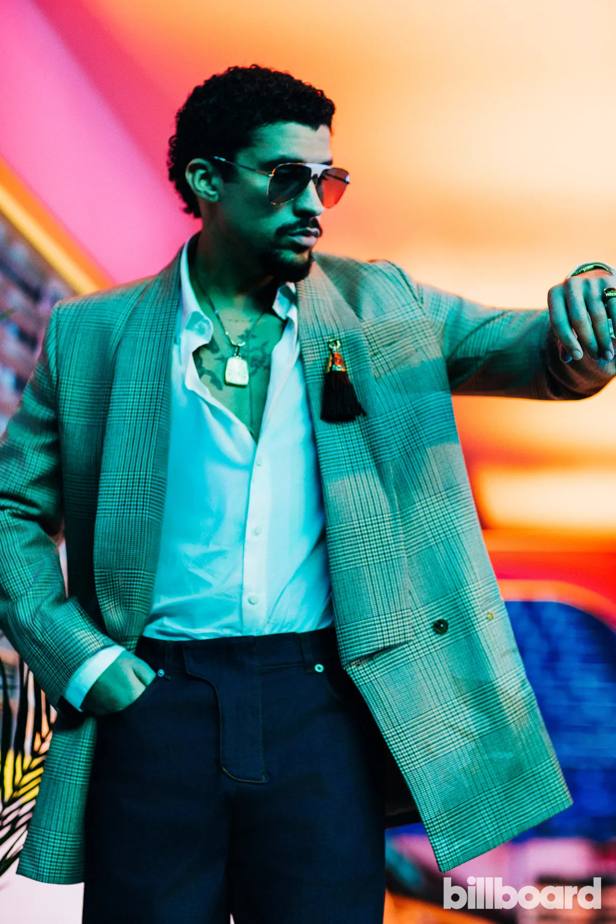 Jaqueta Amiri, camisa Prada, calça Balmain e joias Marvin Douglas.(Diwang Valdez)