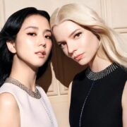 Jisoo (BLACKPINK) e Anya Taylor-Joy em campanha da Dior