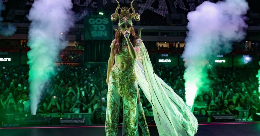 Ensaios da Anitta 2026 estreia em Belém; veja fotos e participações 4 Anitta durante show do Ensaios da Anitta em Belém