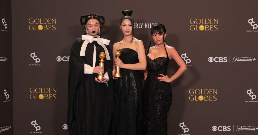 Globo de Ouro 2026: veja fotos da premiação 6 Globo de Ouro 2026: Audrey Nuna, EJAE e Rei Am, do filme "Guerreiras do K-Pop"