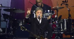 Paul McCartney em show no Canada (Grosby)
