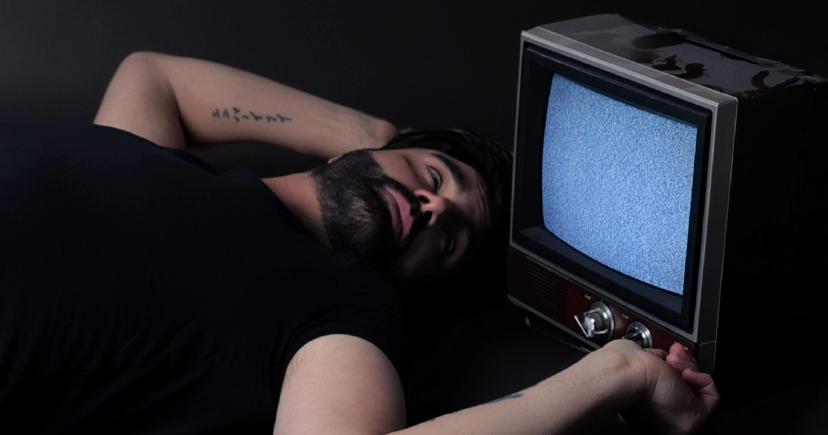 Adom conquista paradas britânicas com 'Ella Tiene el Cuerpo' 3 Adom (divulgação)