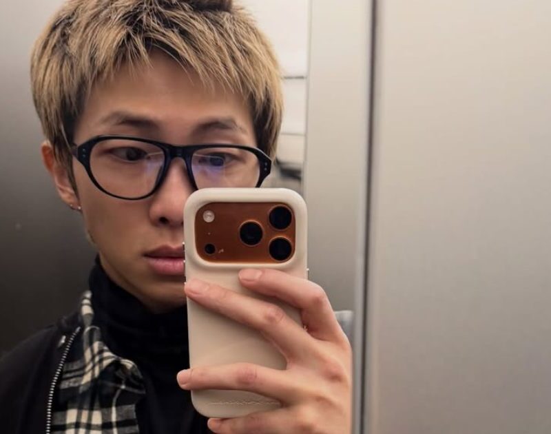 RM emociona fãs ao falar da volta aos palcos do BTS: ‘Rio como uma criança’