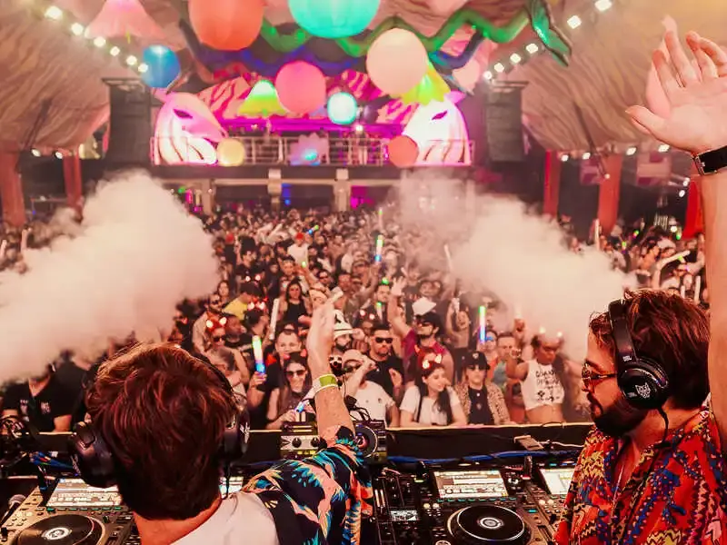 TRIIIPLE Festival reúne ERRORR, Parade e Nostalgia em março