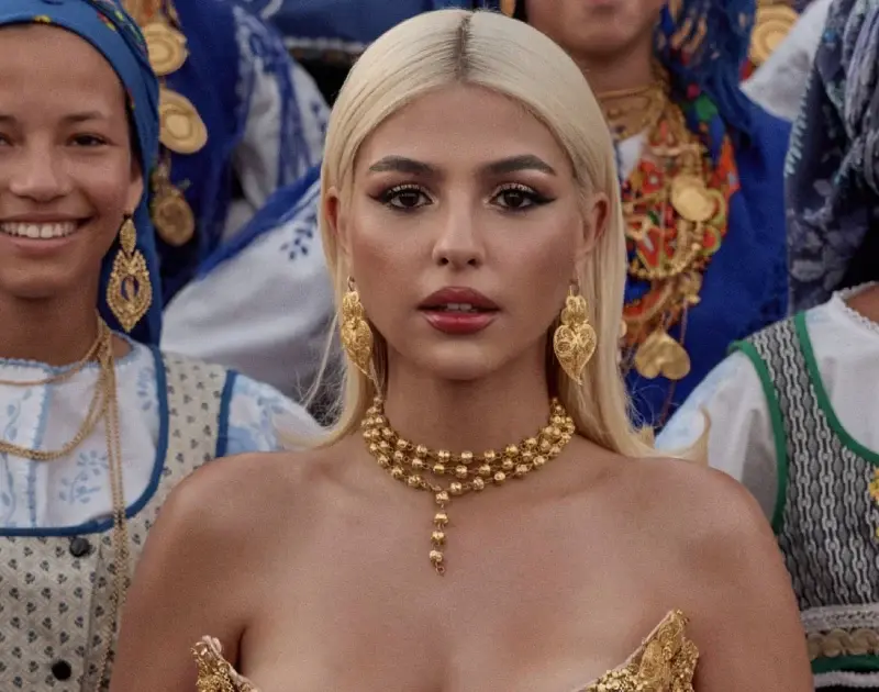 Bárbara Bandeira leva ‘portugalidade’ ao mundo com parcerias de Carminho a Veigh