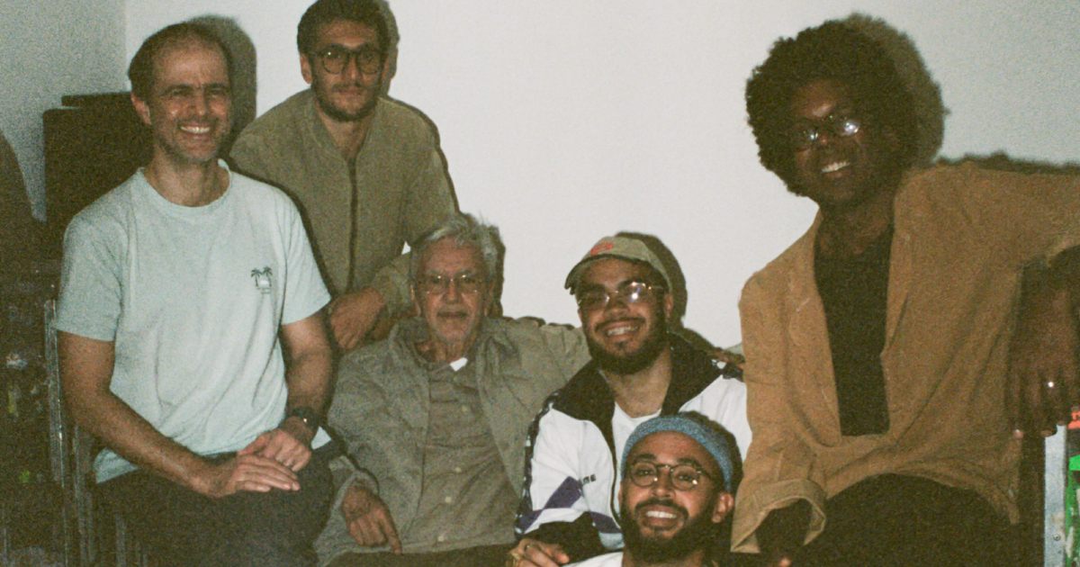 Gilsons lança nova música com Caetano Veloso e família 2 Gilsons com Caetano Veloso, Tom e Moreno