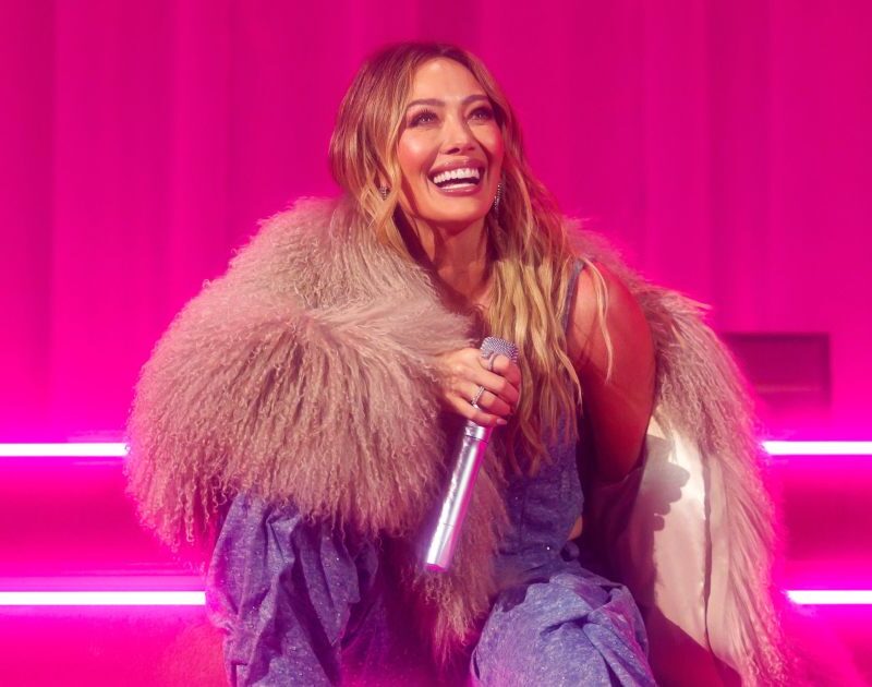 Hilary Duff retorna aos palcos após 18 anos; veja o setlist